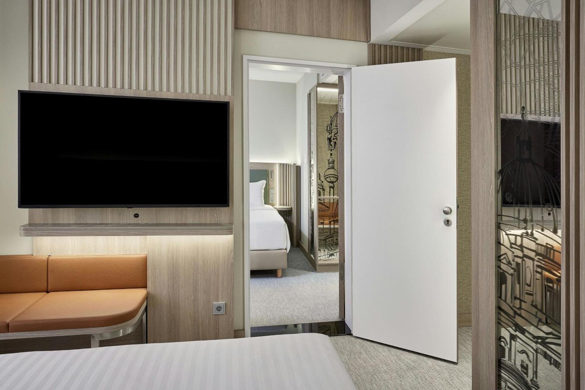 Courtyard By Marriott Berlin City Center Exterior photo